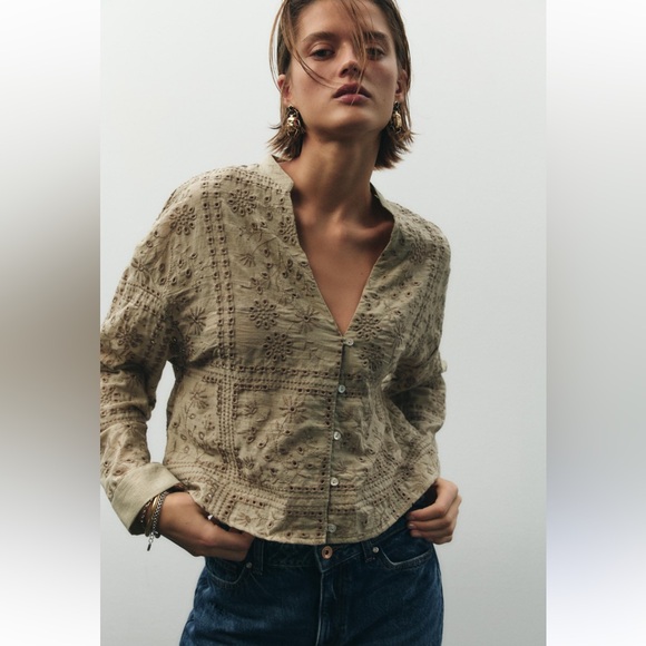 Zara Eyelet Floral Lace Button Down Shirt in Saige Green Women's Size M - Picture 1 of 15